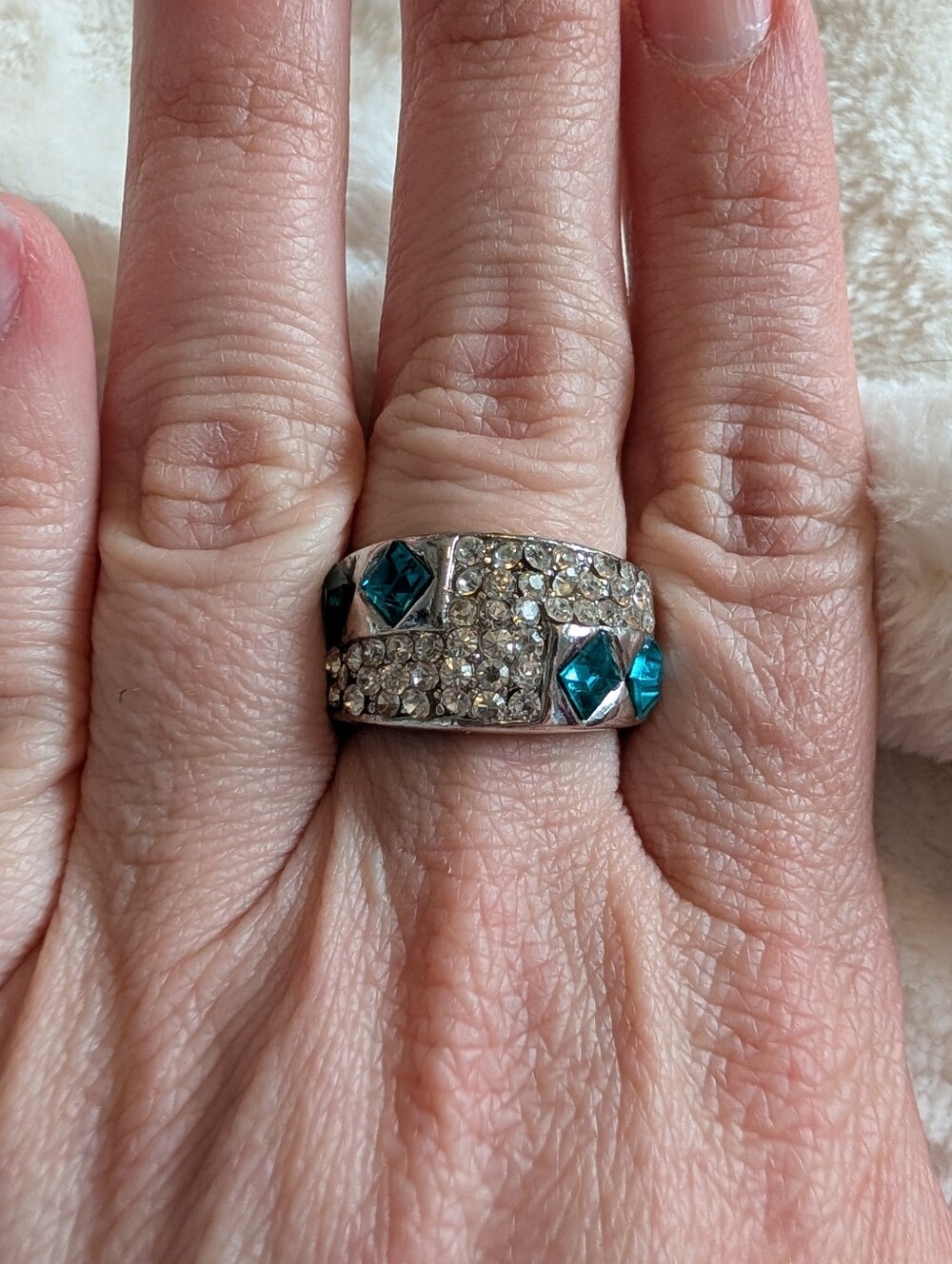 Silver Tone Pave Rhinestone Ring w/ Teal Blue Crystal Accents Size 7.5